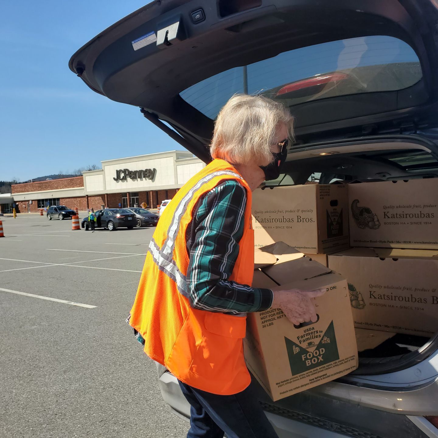 Mobile food pantry helps people in Upper Valley